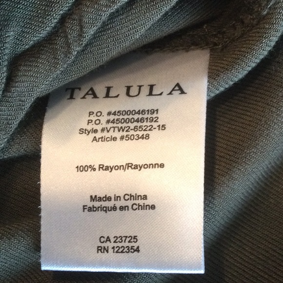 Aritzia Talula pleated shorts - Picture 5 of 5